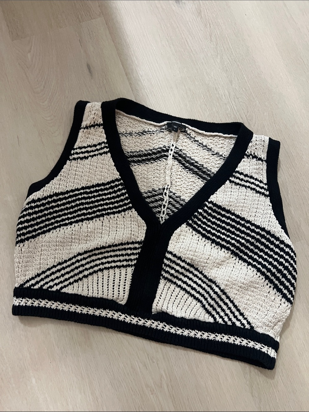 Express Black & Cream Striped Knit V-Neck Cropped Tank